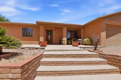 1060 Pony Ln, Rio Rico, AZ 85648