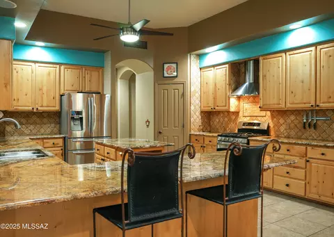 Kitchen - 9895 E Forest Grv, Tucson, AZ 85749 photo 4 of 5