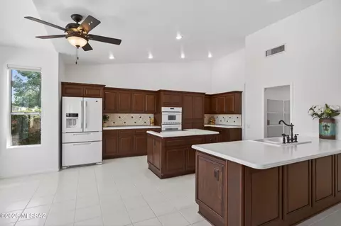 Kitchen - 64640 E Drifter Dr, Tucson, AZ 85739 photo 5 of 6