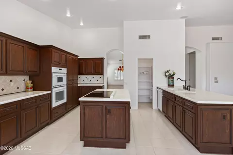 Kitchen - 64640 E Drifter Dr, Tucson, AZ 85739 photo 4 of 6