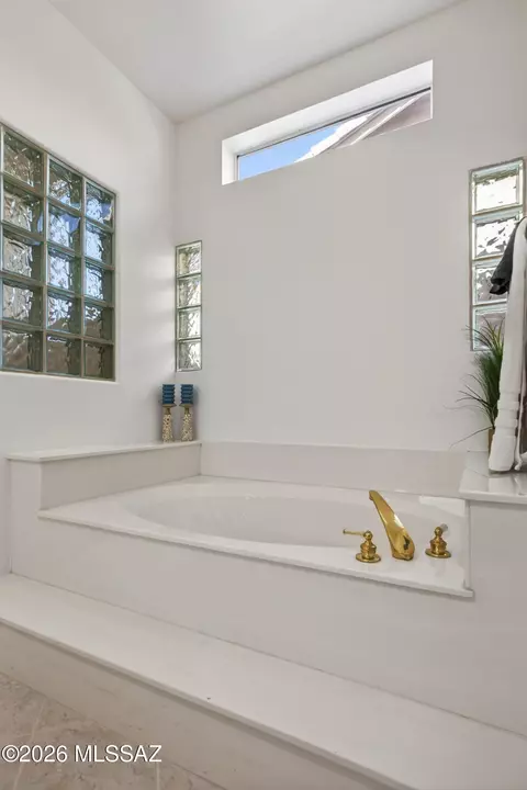 Bath - 64640 E Drifter Dr, Tucson, AZ 85739 photo 2 of 5