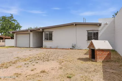 Exterior - 1105 E Garden Loop, Tucson, AZ 85706 photo 1 of 4