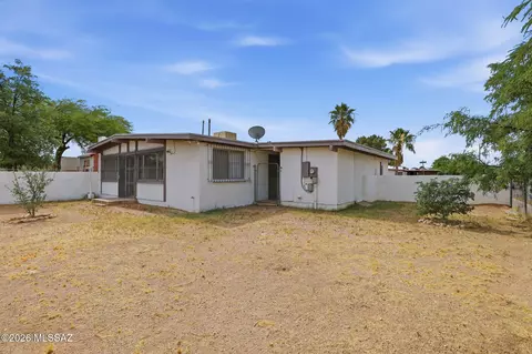 Exterior - 1105 E Garden Loop, Tucson, AZ 85706 photo 2 of 4
