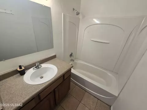 Bath - 2109 E Pinal Vis, Tucson, AZ 85713 photo 2 of 4
