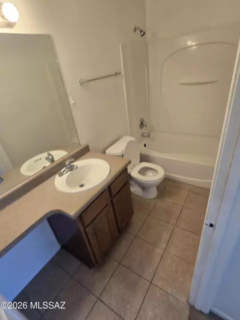Bath - 2109 E Pinal Vis, Tucson, AZ 85713 photo 3 of 4