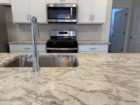 9777 N Solstice Ave, Tucson, AZ 85743
