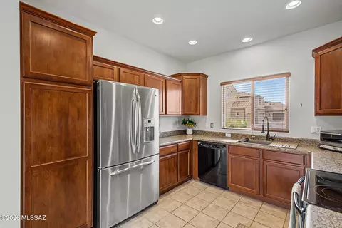 Kitchen - 10533 E Native Rose Trl, Tucson, AZ 85747 photo 3 of 3