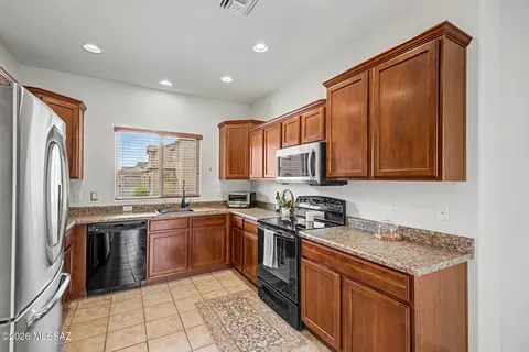 Kitchen - 10533 E Native Rose Trl, Tucson, AZ 85747 photo 1 of 3
