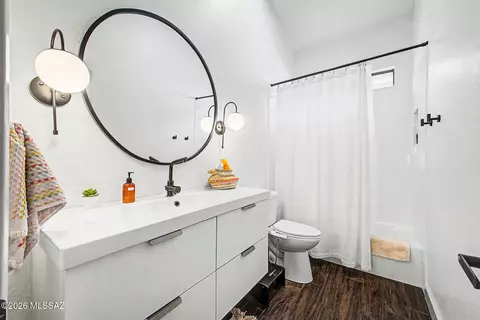 Bath - 10007 E Via Del Fandango, Tucson, AZ 85747 photo 2 of 2