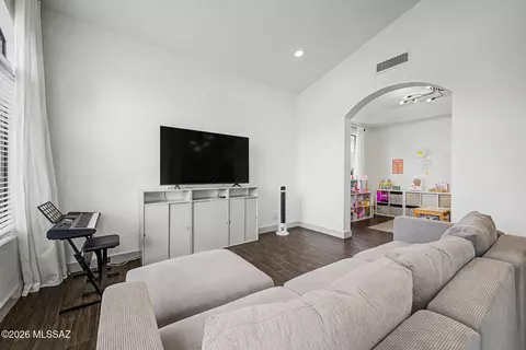 Living - 10007 E Via Del Fandango, Tucson, AZ 85747 photo 3 of 3