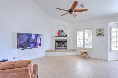 Living - 9344 N Eaglestone Loop, Tucson, AZ 85742 photo 2 of 3