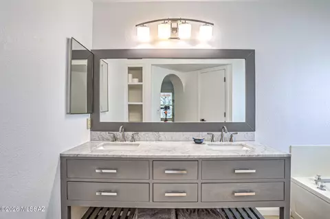 Bath - 9344 N Eaglestone Loop, Tucson, AZ 85742 photo 2 of 5