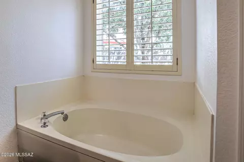 Bath - 9344 N Eaglestone Loop, Tucson, AZ 85742 photo 3 of 5