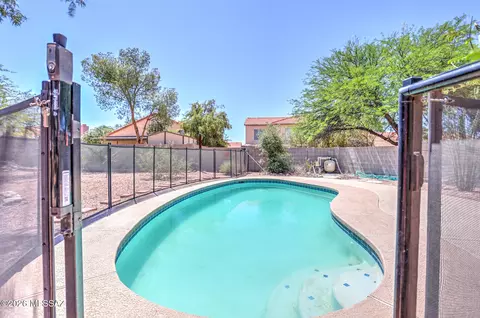 Exterior - 9344 N Eaglestone Loop, Tucson, AZ 85742 photo 7 of 10