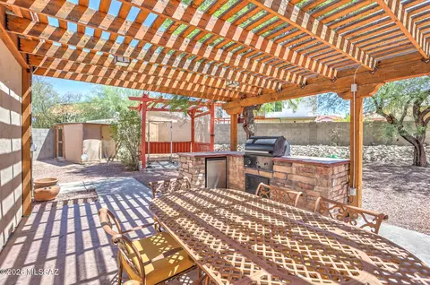 Exterior - 9344 N Eaglestone Loop, Tucson, AZ 85742 photo 3 of 10
