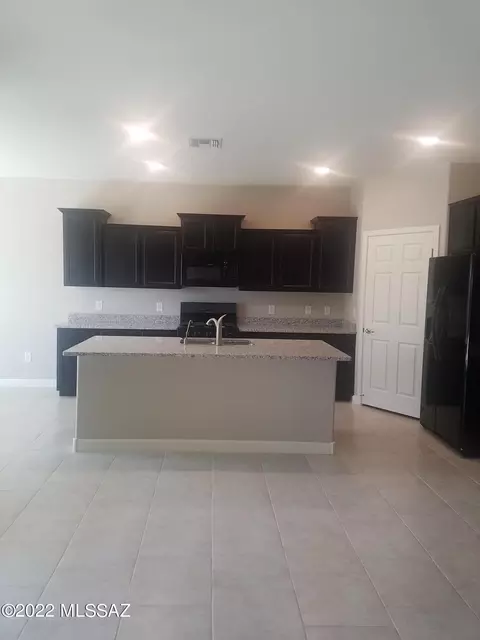 Kitchen - 12188 E Domnitch Dr, Vail, AZ 85641 photo 2 of 5