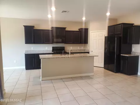 Kitchen - 12188 E Domnitch Dr, Vail, AZ 85641 photo 4 of 5