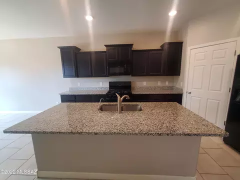 Kitchen - 12188 E Domnitch Dr, Vail, AZ 85641 photo 3 of 5