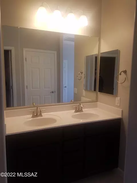 Bath - 12188 E Domnitch Dr, Vail, AZ 85641 photo 2 of 4