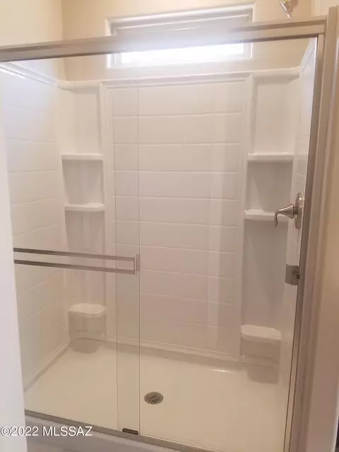 Bath - 12188 E Domnitch Dr, Vail, AZ 85641 photo 3 of 4