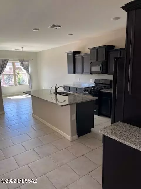 12188 E Domnitch Dr, Vail, AZ 85641