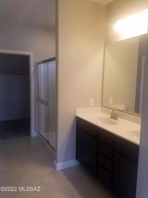 Bath - 12188 E Domnitch Dr, Vail, AZ 85641 photo 1 of 4