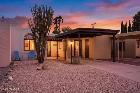 1376 S Desert Meadows Cir, Green Valley, AZ 85614