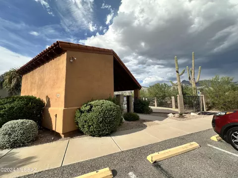 Exterior - 529 E Wagon Bluff Dr, Tucson, AZ 85704 photo 10 of 11