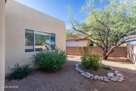 Exterior - 529 E Wagon Bluff Dr, Tucson, AZ 85704 photo 9 of 11