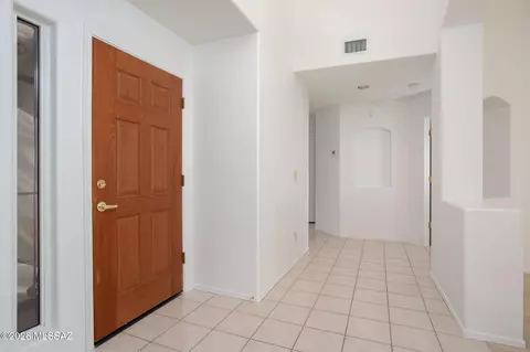 Entry Way - 529 E Wagon Bluff Dr, Tucson, AZ 85704 photo 2 of 5