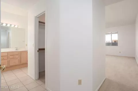 Entry Way - 529 E Wagon Bluff Dr, Tucson, AZ 85704 photo 4 of 5