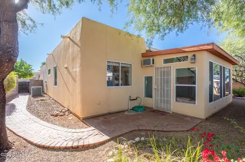 Exterior - 529 E Wagon Bluff Dr, Tucson, AZ 85704 photo 4 of 11