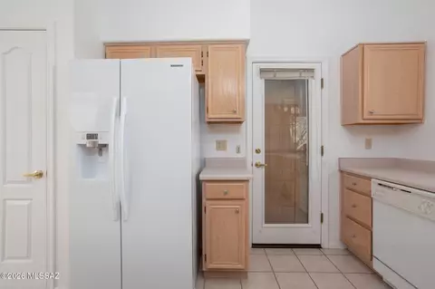 Kitchen - 529 E Wagon Bluff Dr, Tucson, AZ 85704 photo 2 of 5