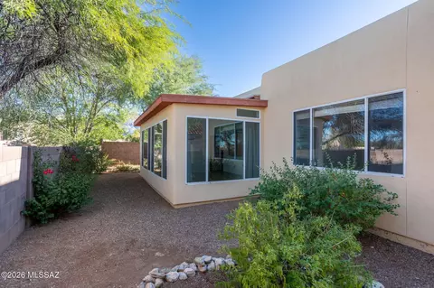Exterior - 529 E Wagon Bluff Dr, Tucson, AZ 85704 photo 8 of 11