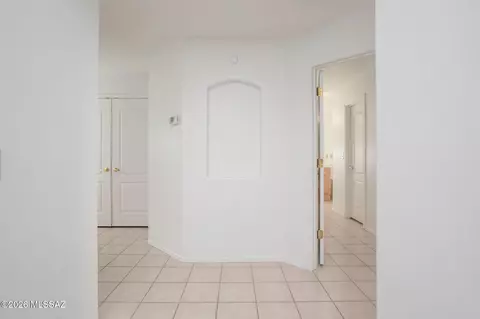 Entry Way - 529 E Wagon Bluff Dr, Tucson, AZ 85704 photo 3 of 5
