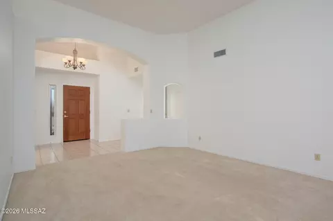 Living - 529 E Wagon Bluff Dr, Tucson, AZ 85704 photo 1 of 6