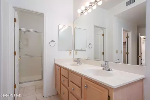 Bath - 529 E Wagon Bluff Dr, Tucson, AZ 85704 photo 3 of 5
