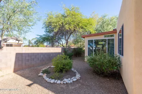 Exterior - 529 E Wagon Bluff Dr, Tucson, AZ 85704 photo 6 of 11