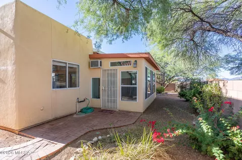 Exterior - 529 E Wagon Bluff Dr, Tucson, AZ 85704 photo 5 of 11