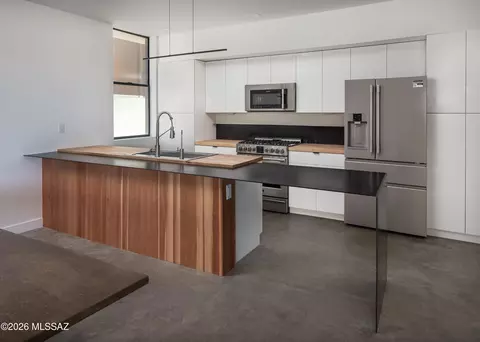 Kitchen - 1372 W Sentinel View Loop W, Tucson, AZ 85745 photo 1 of 4