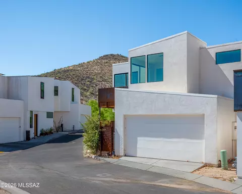 Exterior - 1372 W Sentinel View Loop W, Tucson, AZ 85745 photo 2 of 3