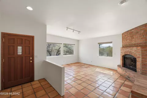 4972 N Siesta Dr, Tucson, AZ 85750