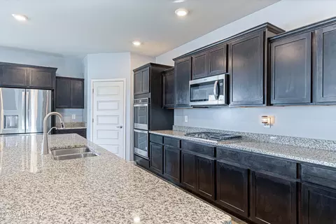 Kitchen - 954 S Grantham Ave, Vail, AZ 85641 photo 4 of 6