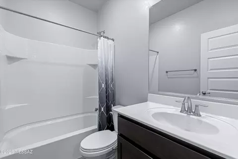Bath - 954 S Grantham Ave, Vail, AZ 85641 photo 3 of 3