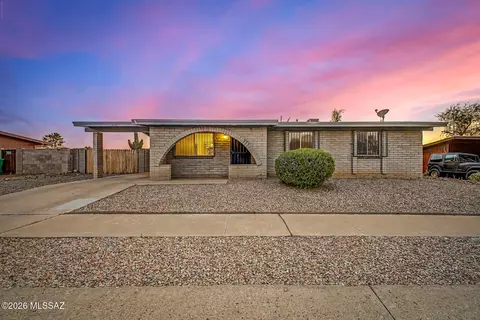 7441 N Patriot Dr, Tucson, AZ 85741