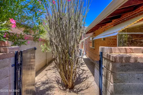 Exterior - 5738 E 7th St, Tucson, AZ 85711 photo 8 of 11