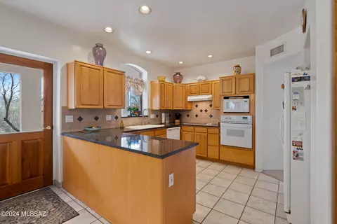 Kitchen - 12220 E 5th St, Tucson, AZ 85748 photo 1 of 5