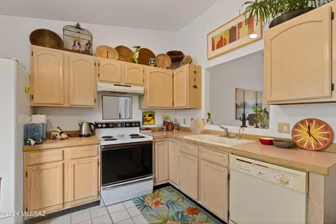Kitchen - 12220 E 5th St, Tucson, AZ 85748 photo 5 of 5