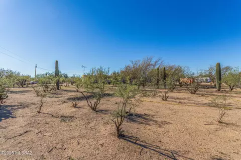 5951 N Chaparral Rd, Tucson, AZ 85743