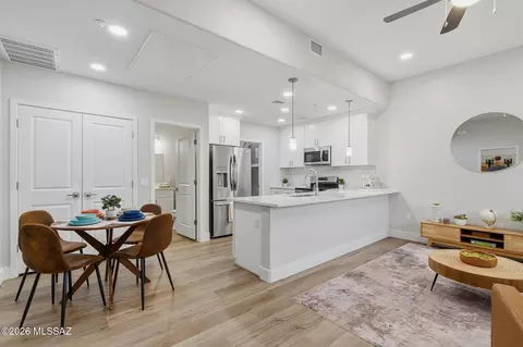 2020 E River Rd #201, Tucson, AZ 85718